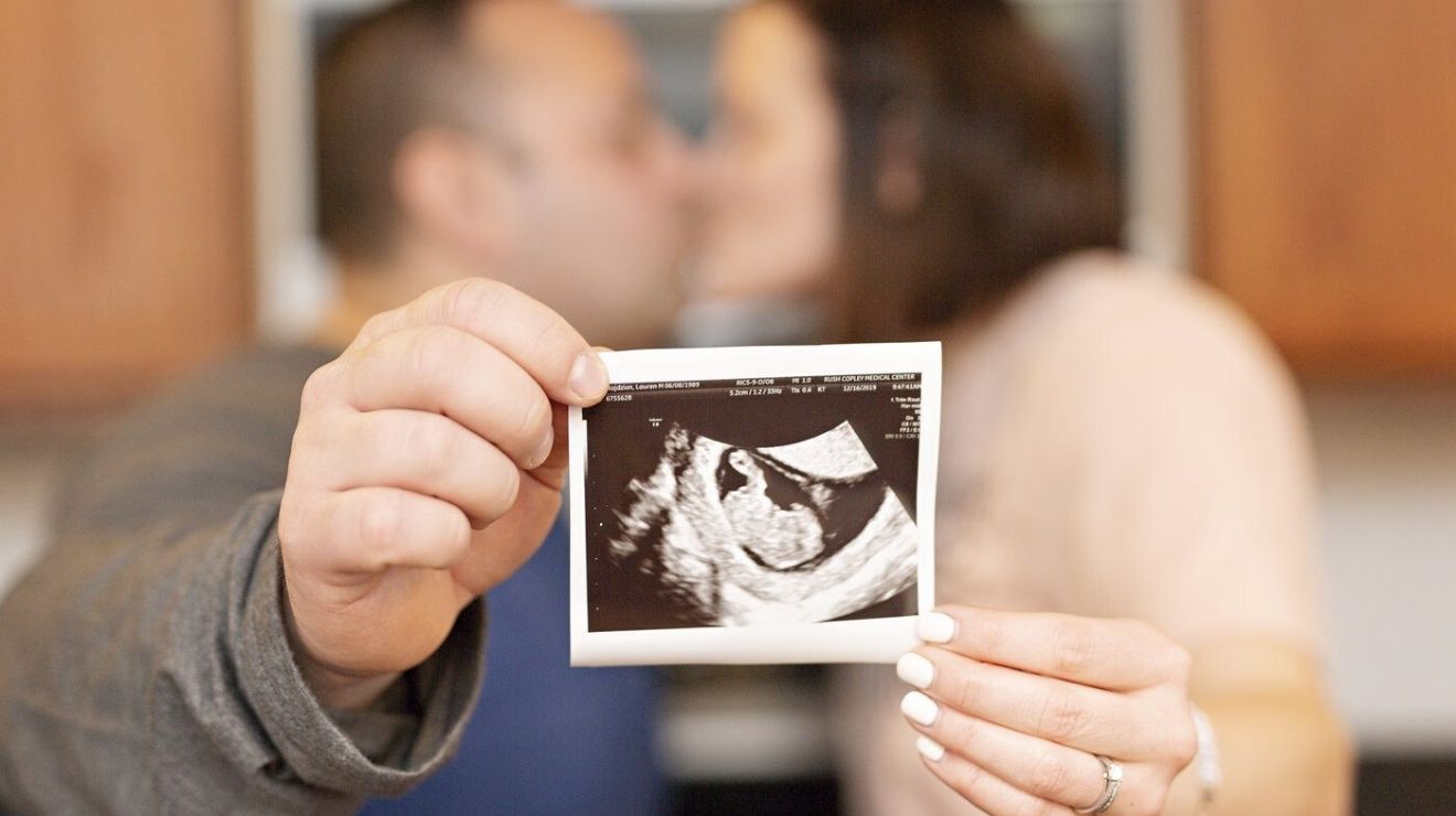 Mom and dad holding ultrasound image.